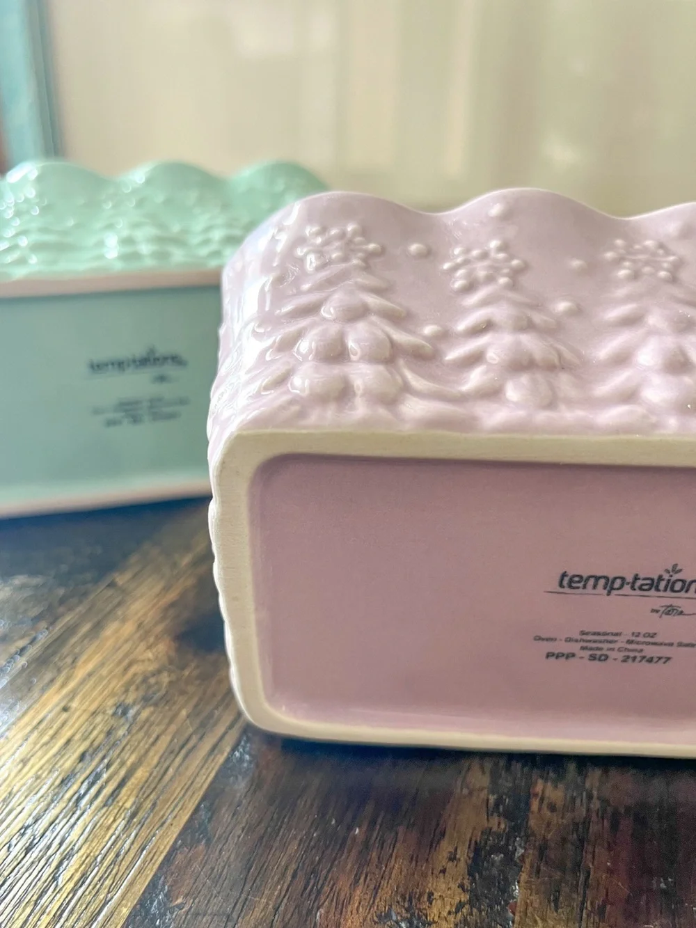 NIB Temptations 2 Ruffled Mini Loaf Pans Christmas Trees Pastel Baking Gift New